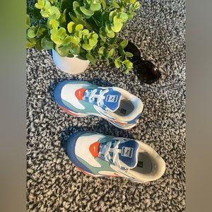 Puma multicolored tennis shoes (size:12)